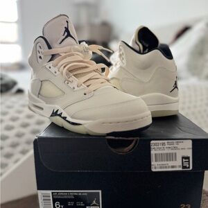 Air Jordan 5 Retro SE Sneakers